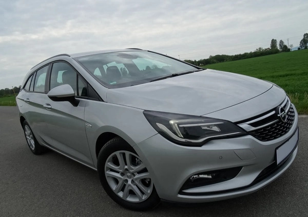 Opel Astra cena 38900 przebieg: 249721, rok produkcji 2018 z Kłodzko małe 301